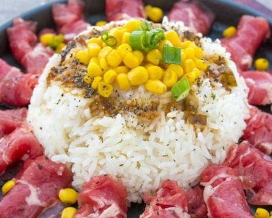M01 - 鐵板黑椒蒜香牛肉飯 | Japanese Style Pan Fried Beef with Rice on Sizzling Hot Plate